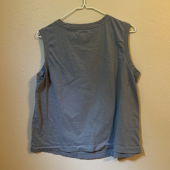 Old Navy Cropped Sleeveless Shirt - Picture 2 of 3